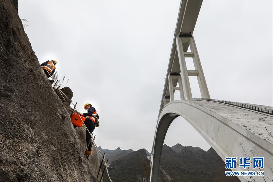 （关注春运）（5）高铁大桥的“蜘蛛侠”