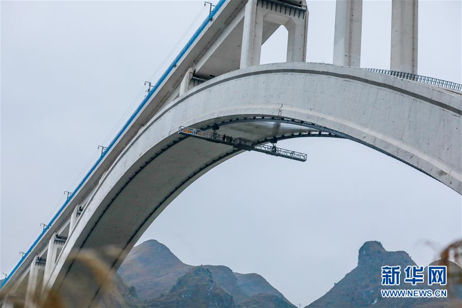 （关注春运）（7）高铁大桥的“蜘蛛侠”