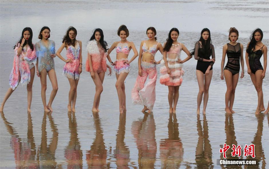 内衣超模青海茶卡盐湖拍大片 美丽“冻人”