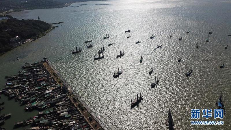 （社会）（1）太湖渔民喜迎开捕节