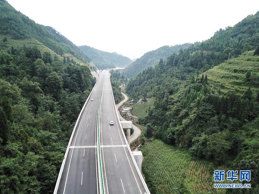 （经济）（1）贵州织普高速建成通车