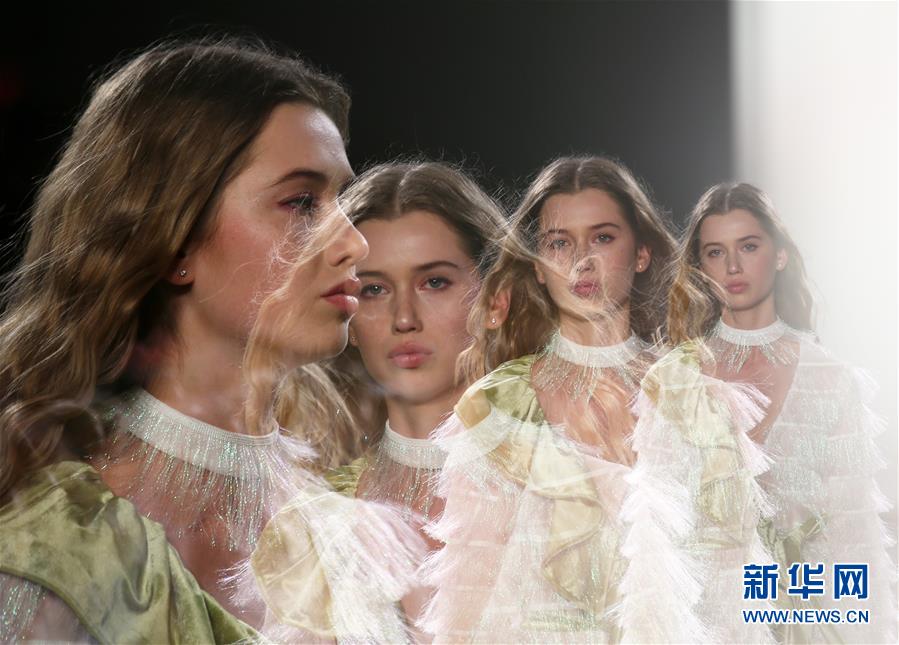 （国际）（4）Vivienne Hu品牌亮相纽约时装周