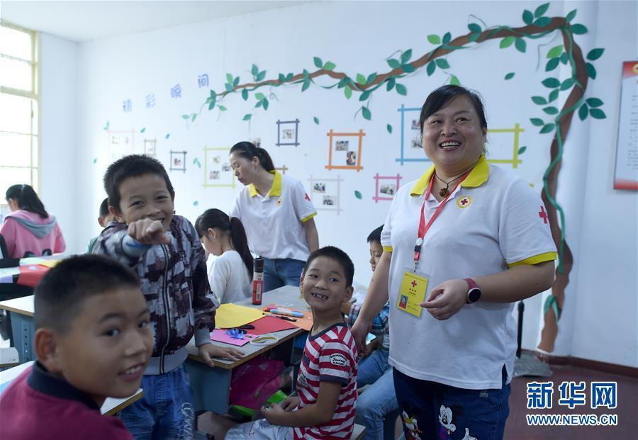 （图片故事）（5）老师戚伯芳：留守儿童的“守护者”