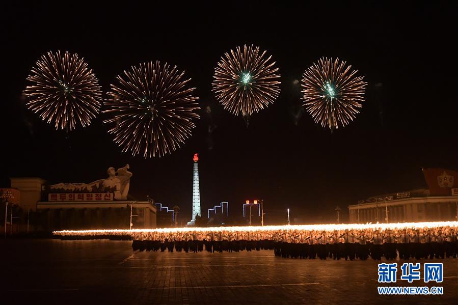 （国际）（1）朝鲜举行青年火炬游行 