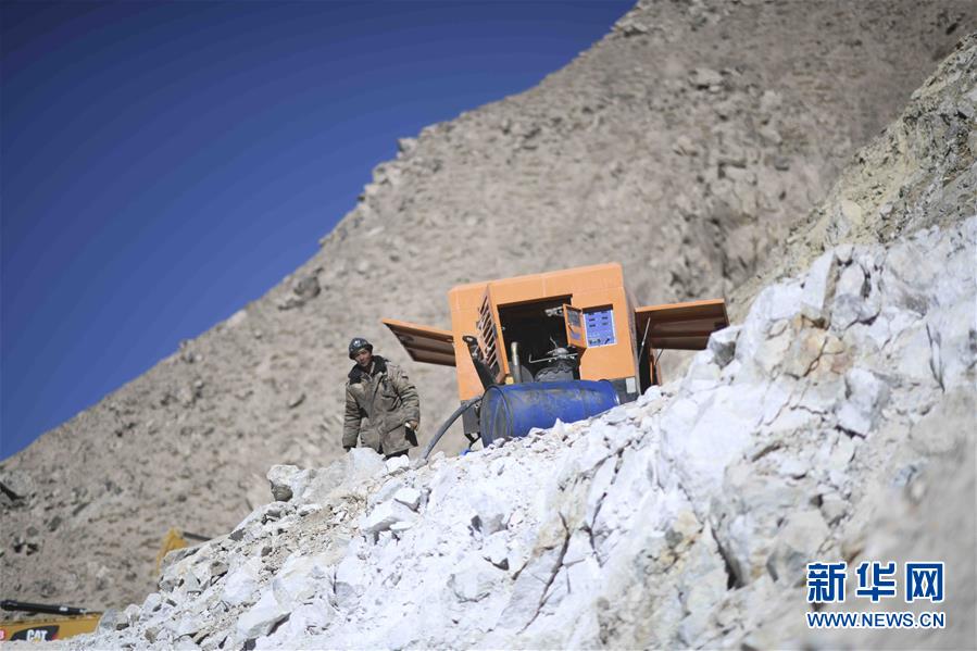 探访神秘的采玉之路 玉石采矿点分布在海拔40