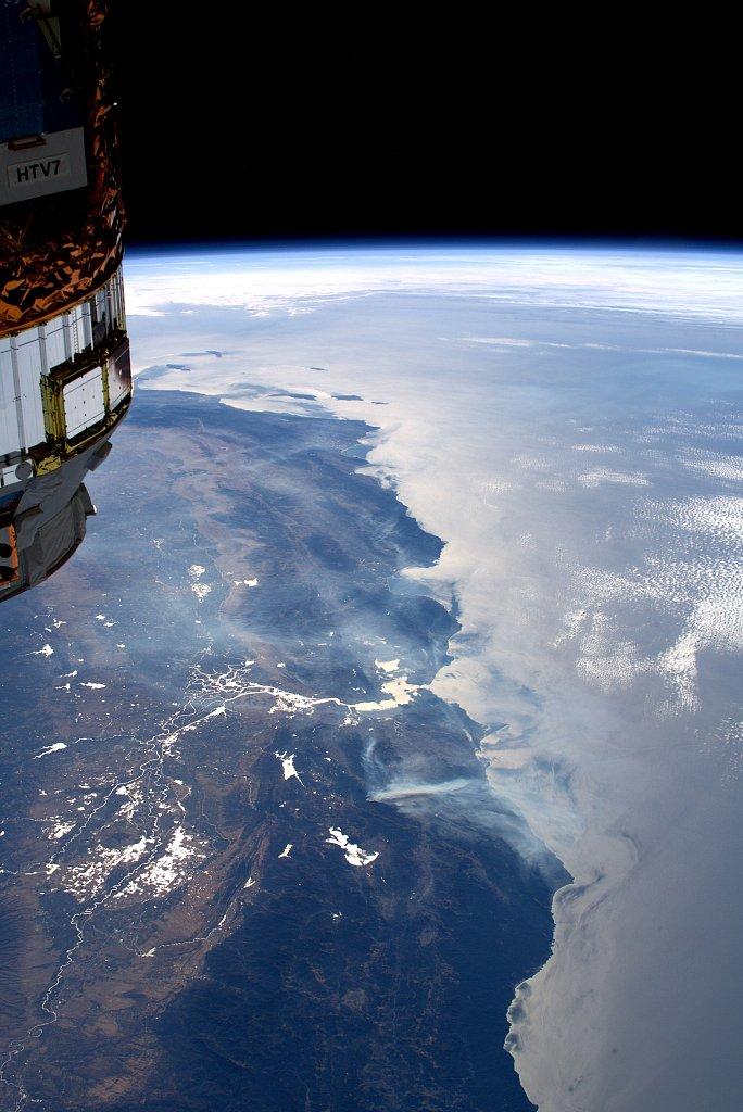 宇航员在国际空间站拍摄加州野火照片