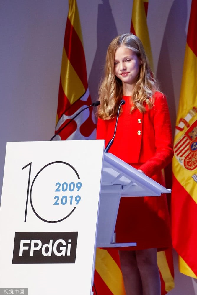 14岁西班牙女王储颁奖礼上演讲,气质优雅继承