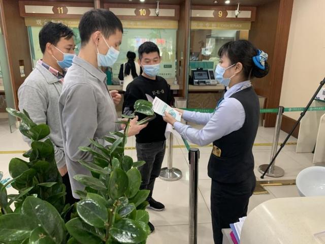 深圳农行各网点为市民提供金融宣教服务