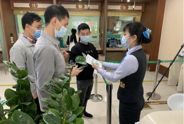 深圳农行各网点为市民提供金融宣教服务