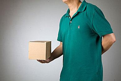 快递员揽件“神器”0.2秒算出快件体积运费