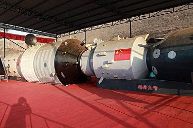 航天集团200吨推力固体发动机热试车成功