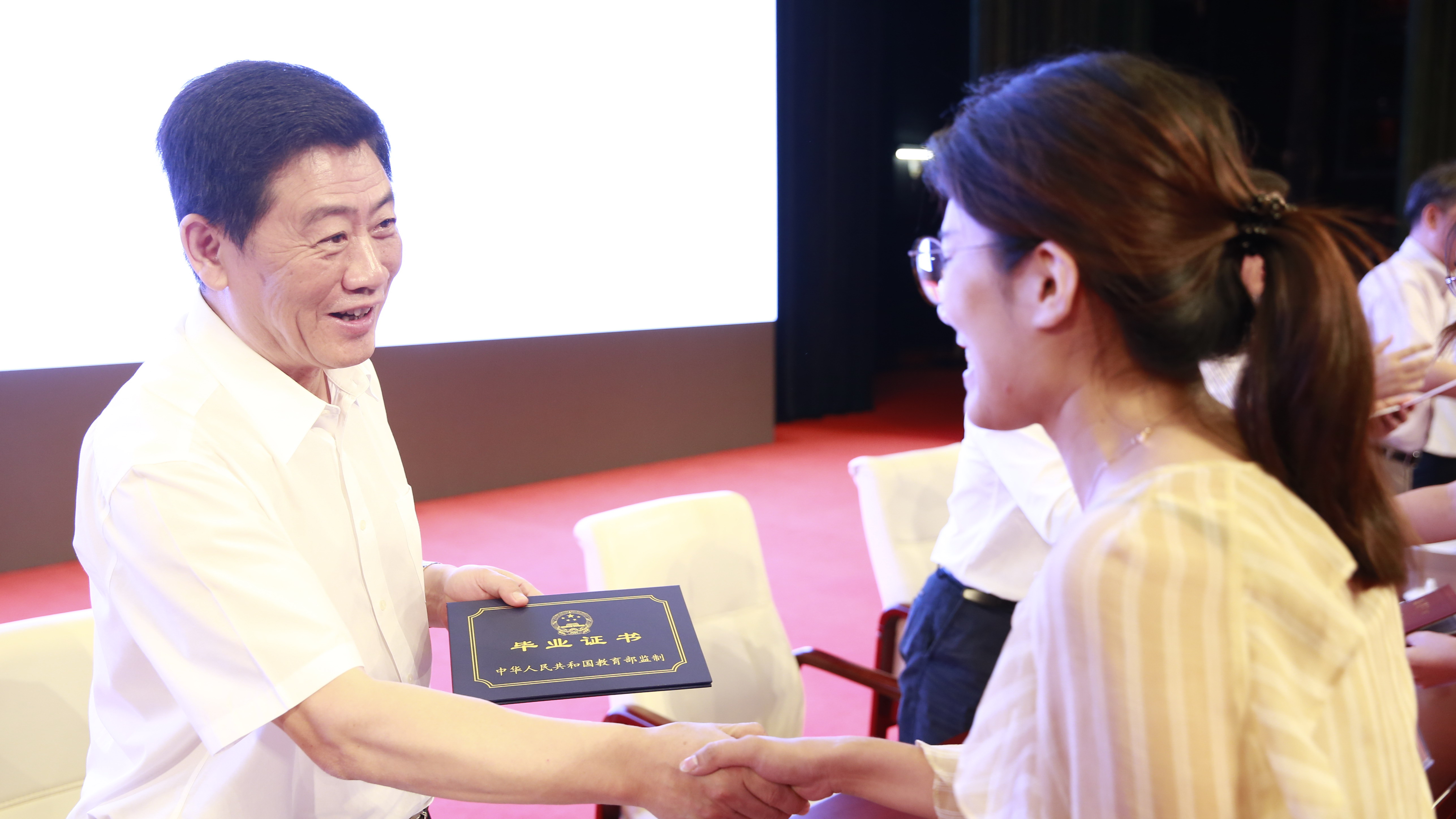 市人大常委会副主任、市总工会主席乔家华出席典礼