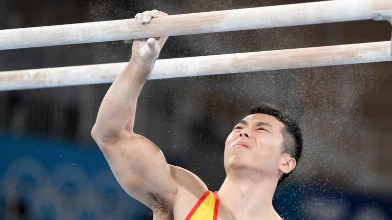 中国男子体操队进行赛台训练