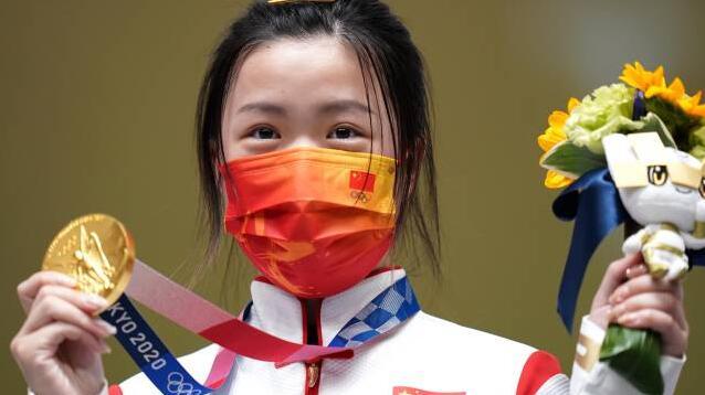 夺得首金的00后杨倩：因好奇学射击 多次破纪录