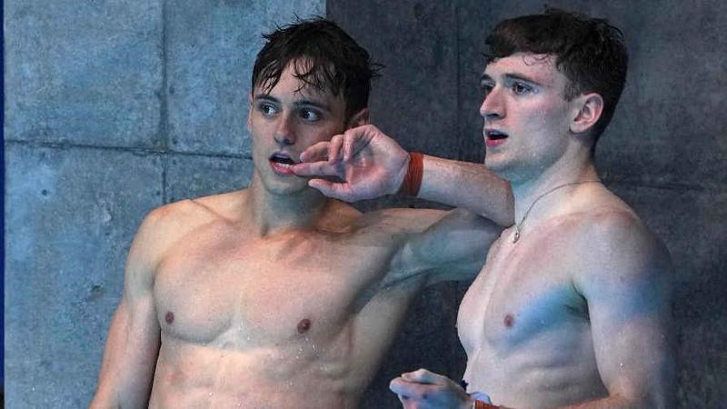 男子双人十米跳台：英国组合夺冠