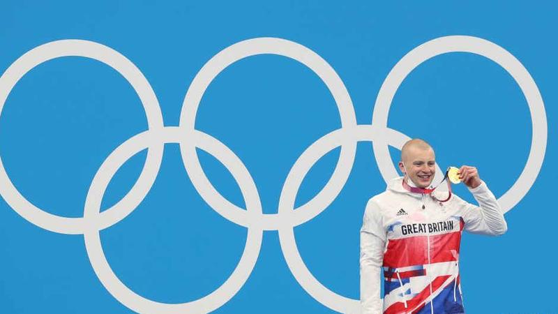 英国选手夺得男子100米蛙泳冠军