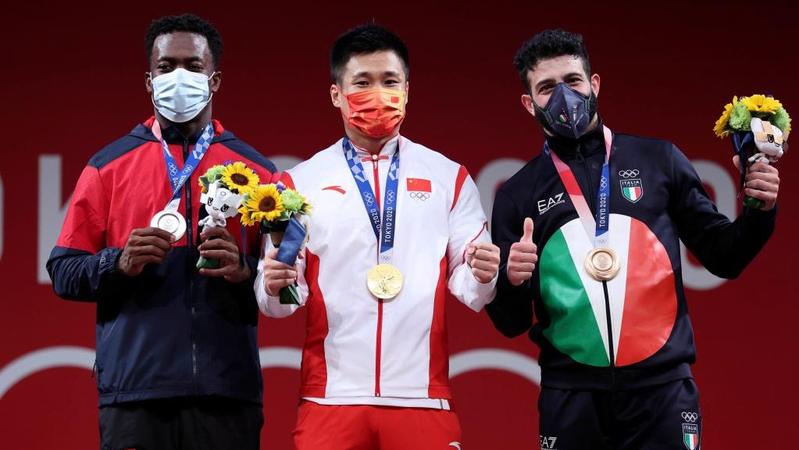 记中国举重两届奥运会冠军吕小军：“军神”不老 巴黎再见