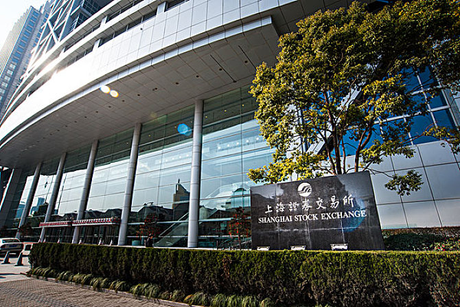 证监会表示,将和上交所抓紧完善科创板的相关制度规则安排,借鉴国际