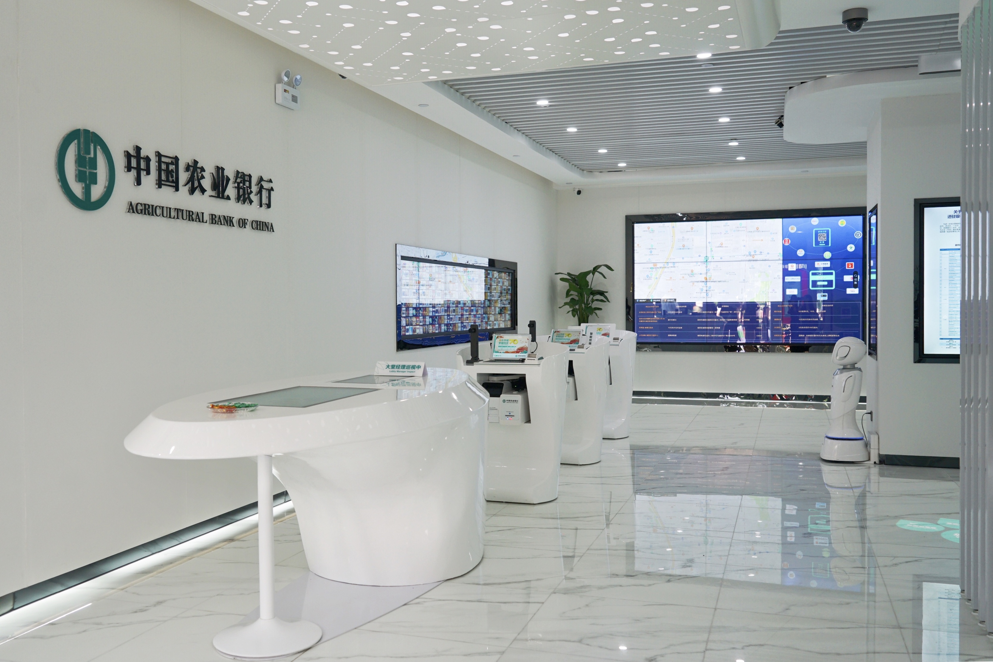 深圳银行业首家5g智慧网点亮相科技感十足