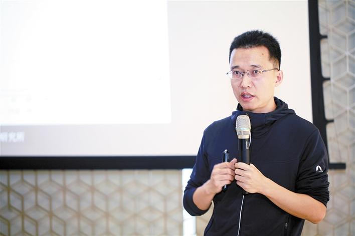"星球研究所"创始人耿华军做客"文化广场读书沙龙"