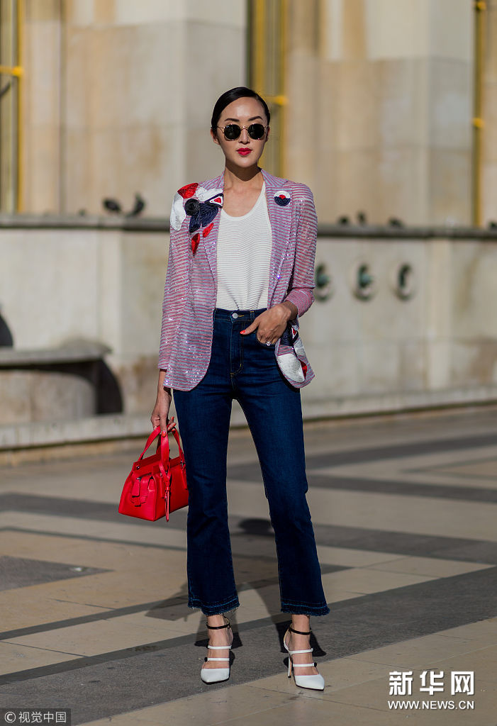 牛仔喇叭裤唤醒夏日简约时髦style