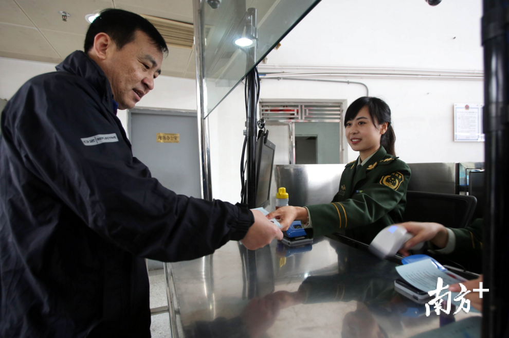 逛中英街无需花10元办证了游客网上预约即可