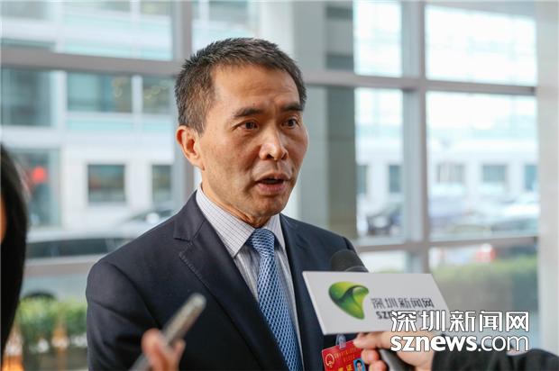 人大代表郑学定接受深圳新闻网记者采访郑学定:垃圾分类分到"家" 十余
