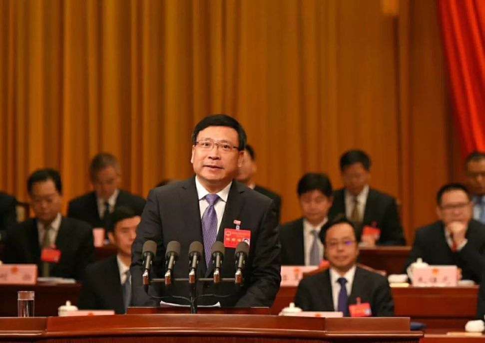 市长陈如桂作深圳市人民政府工作报告2017年深圳经济发展既有"速度"