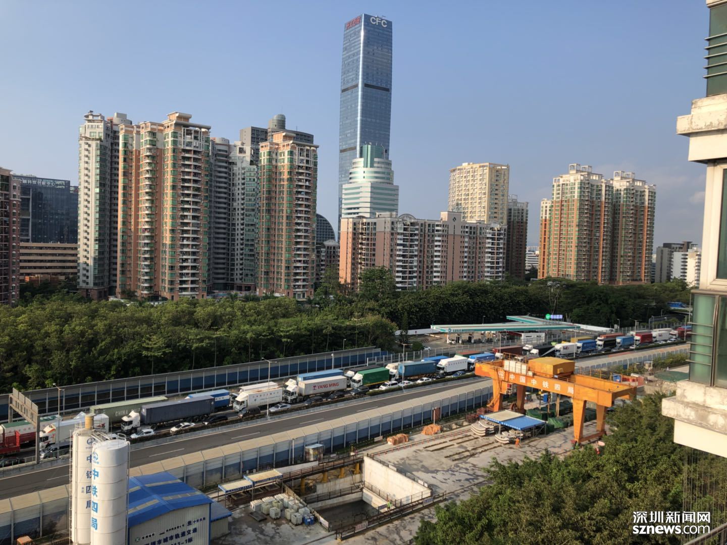 今日凌晨皇岗口岸车笛震天响网友直呼还让不让人睡觉了