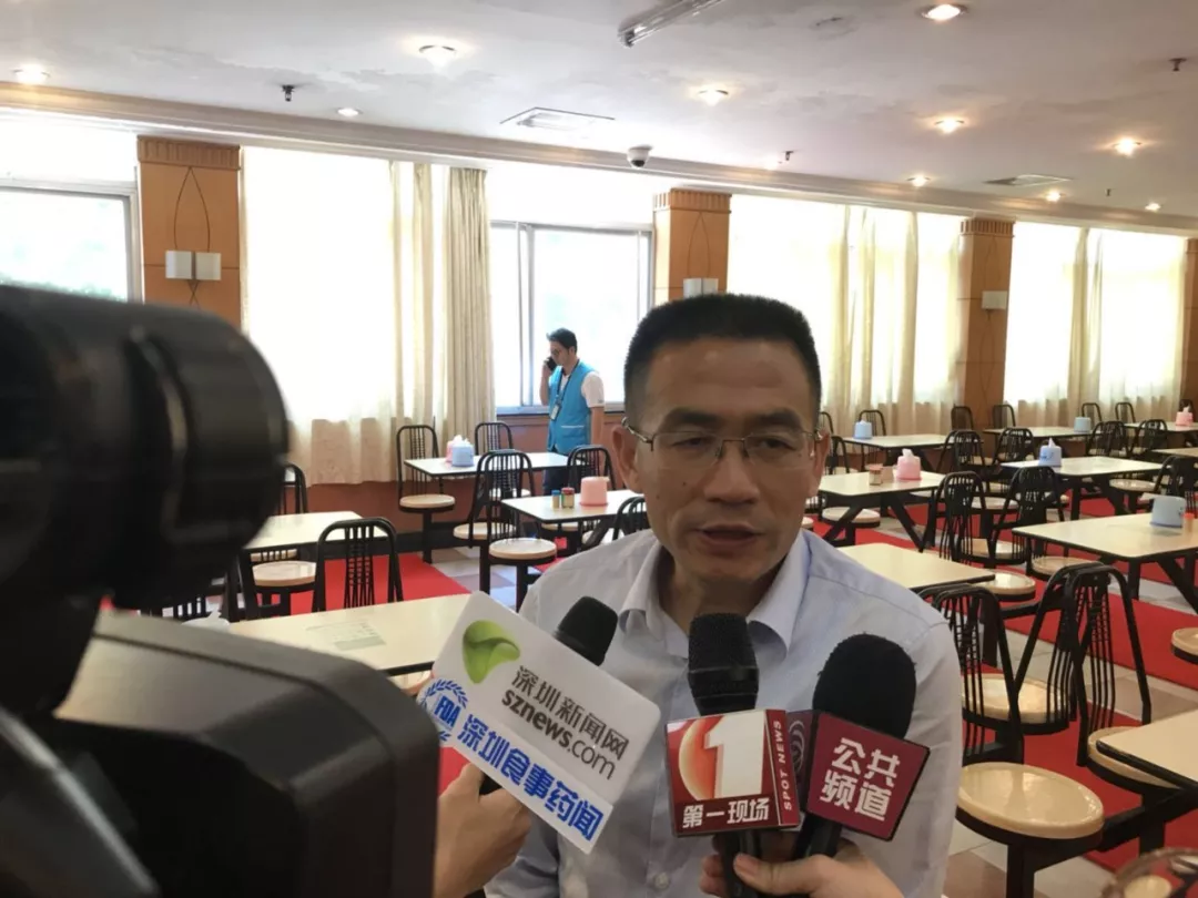 布吉街道书记李昆刚表示,星期三查餐厅是一项很好的惠民行动,食品安全