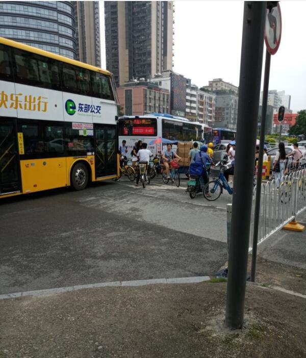 这个bug怎么解决五和地铁站至光雅园路口道路几乎瘫痪