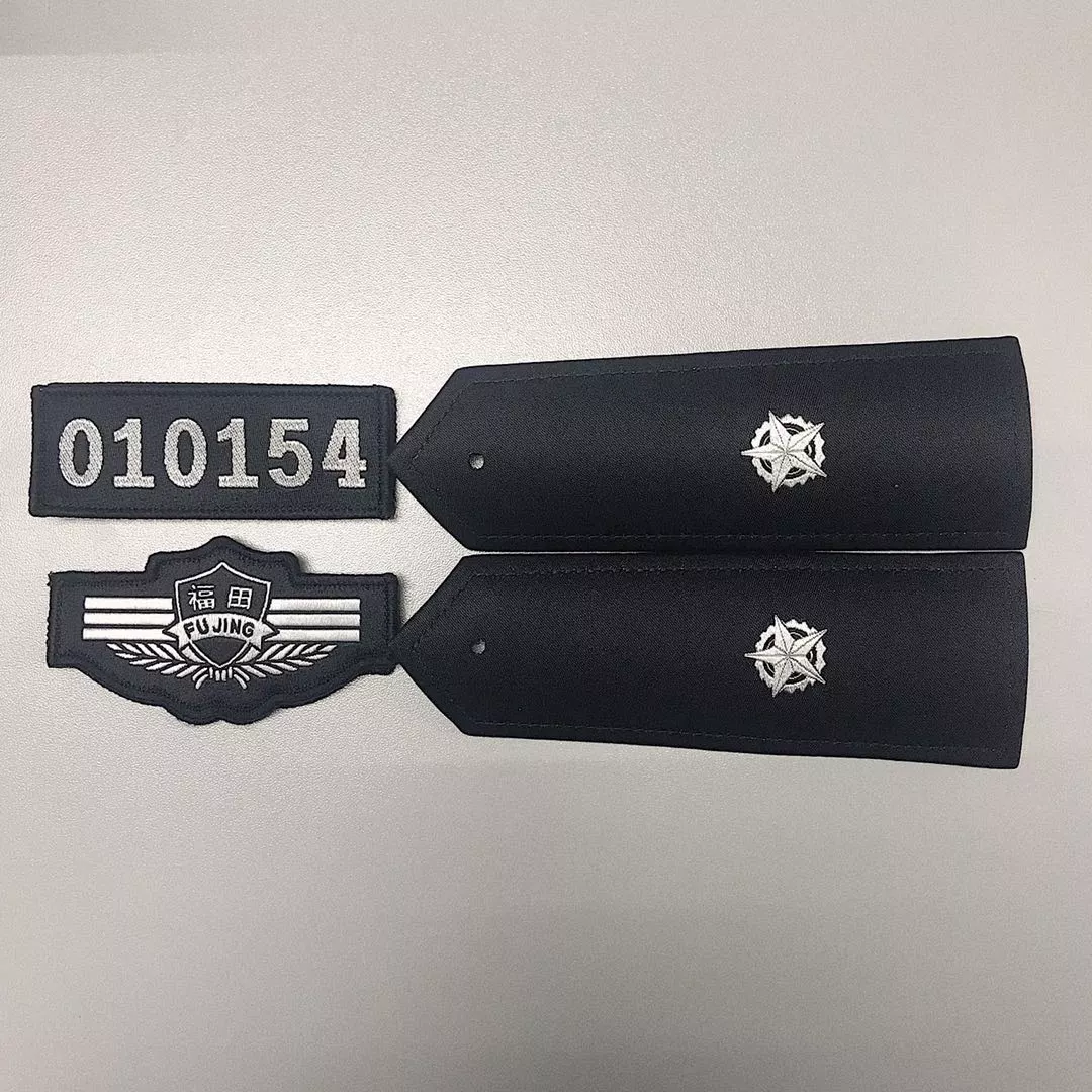 辅警的警号,肩章及所属分局的标识▲辅警制服的背面有明显标识怎样