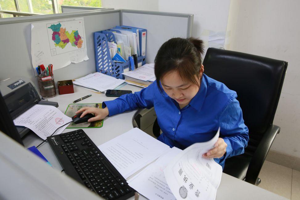 保险公司内勤忙成狗 保险公司做内勤很忙