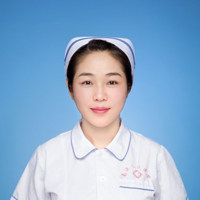 韩碧园证件照韩碧园从事护理年限23年,南澳人民医院急诊科护士长,2016