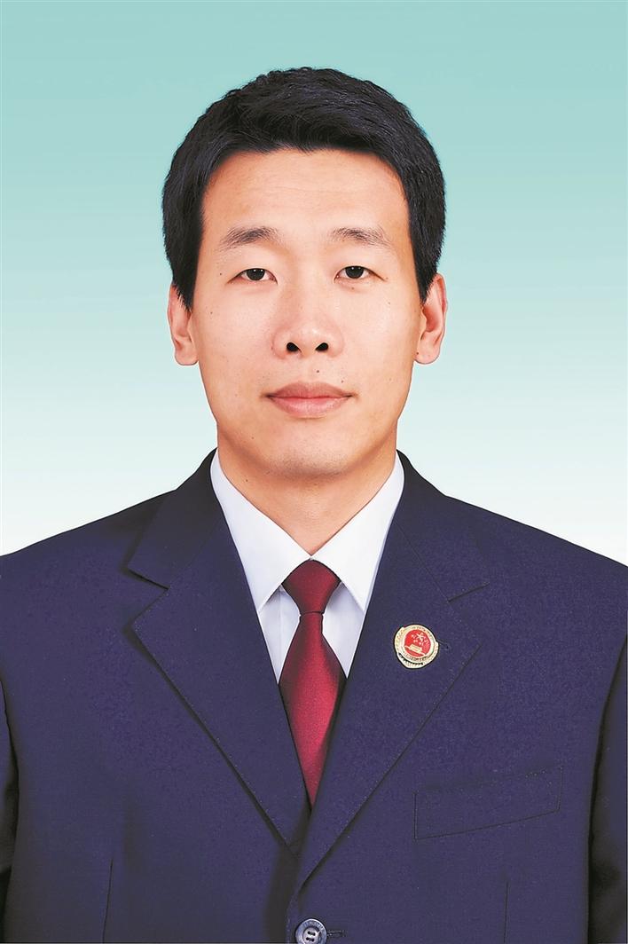 中国梦践行者李杨从阳光男孩到优秀检察官