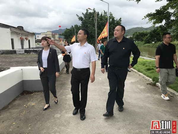 贫困户吃上了五星级月饼龙岗区文体局赴海丰中秋送温暖