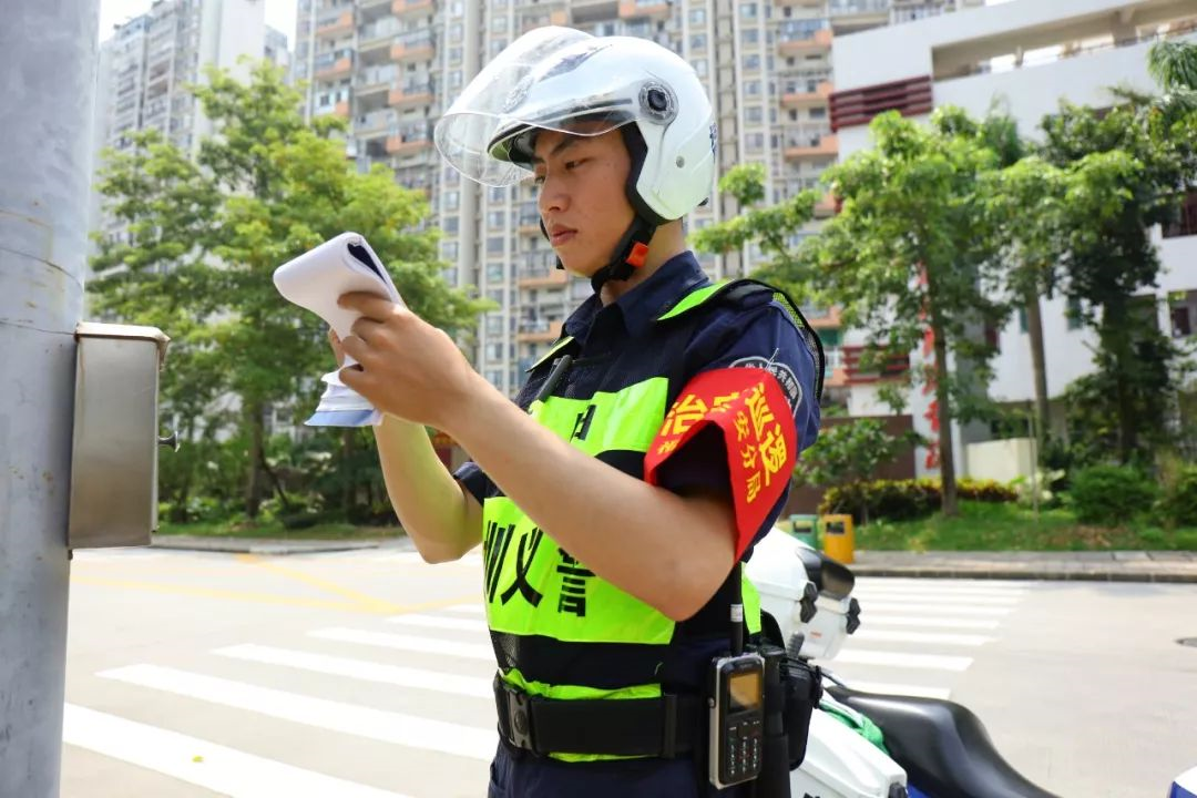 中秋夜最美警察洪鹏艺新时代义警彰显平安福田本色