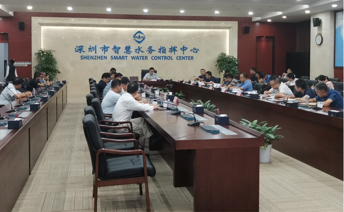 市水务局张礼卫局长听取东部海堤重建工程三期全段设计方案汇报