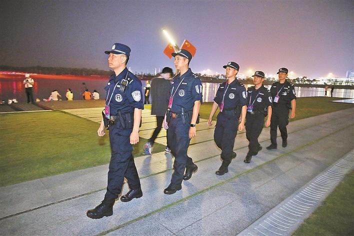 3万警力确保焰火晚会平安祥和欢乐_深圳新闻网