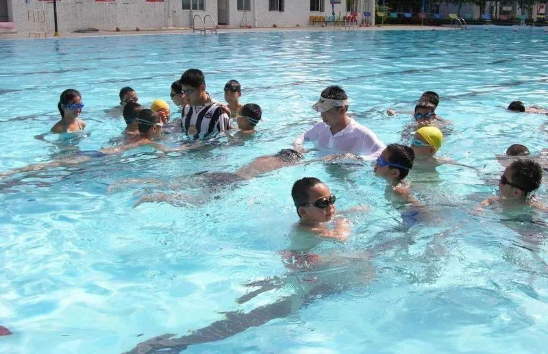 聚焦游泳教育全覆盖深圳中小学将把游泳列为体育必修课