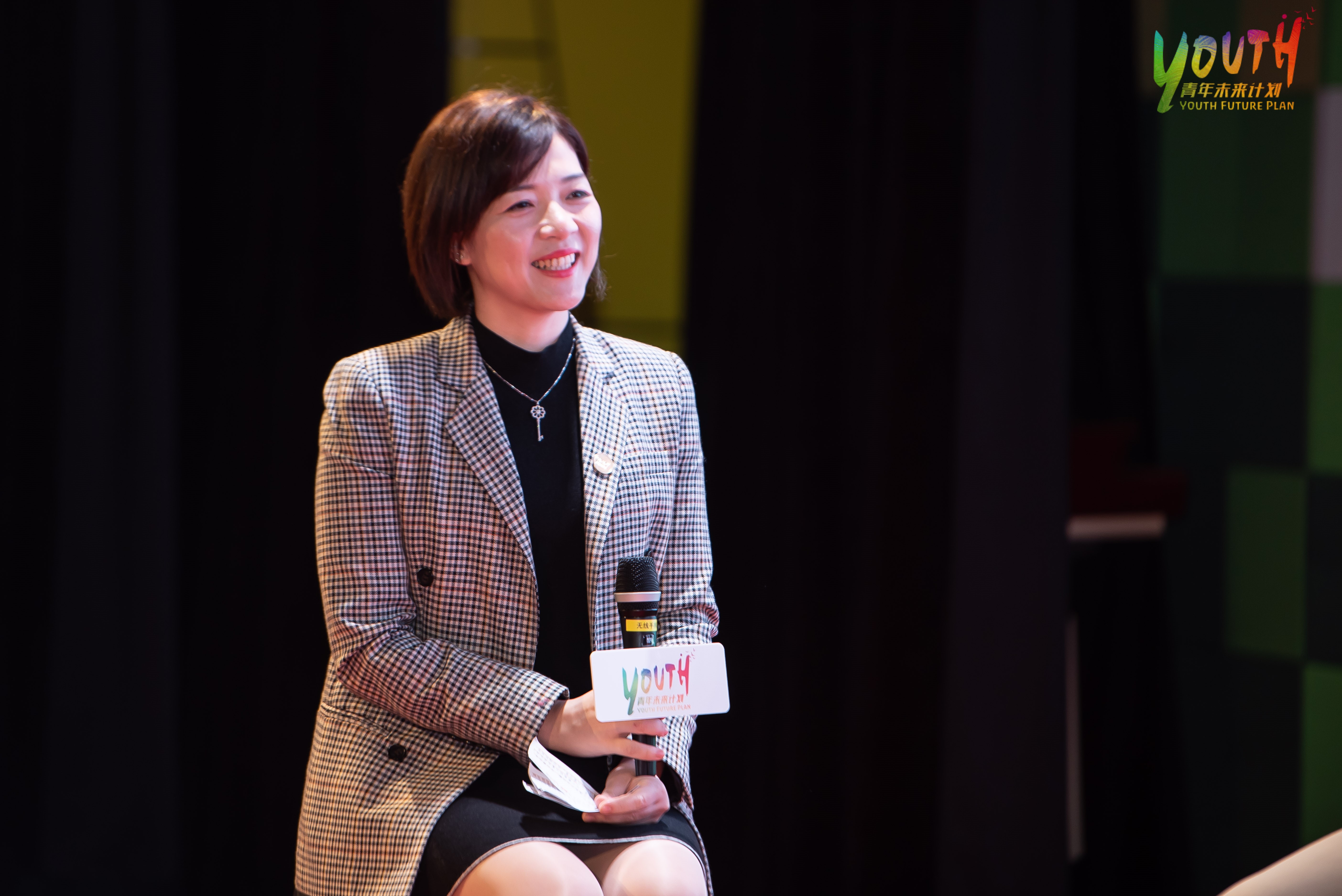 大中华国际集团(中国)有限公司执行董事黄文稀,前海产业智库秘书长罗