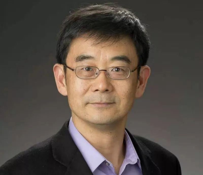 颁发聘书,坪山区委副书记,区长李勇向区政协社情民意研究员颁发聘书
