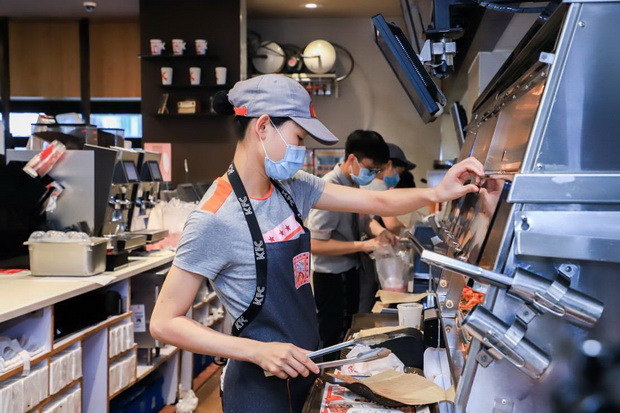 肯德基"天使"致敬"白衣天使" 传递有爱 "圳"能量