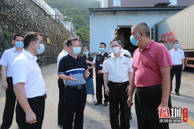 盐田区委书记陈清率队检查辖区疫情防控工作陈清一行还走访检查了深圳