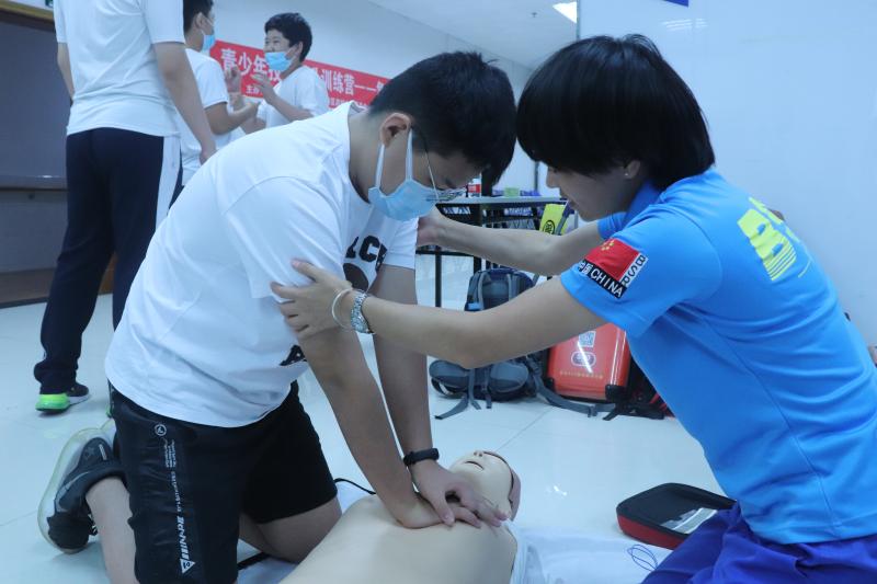 创文进行时亲子学急救 福田区举办国际急救亲子训练营系列活动 深圳新闻网