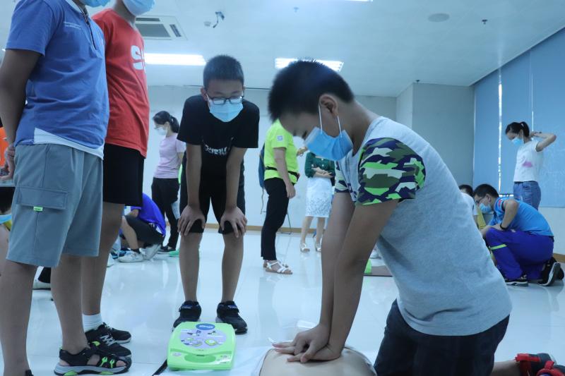 创文进行时亲子学急救 福田区举办国际急救亲子训练营系列活动 深圳新闻网