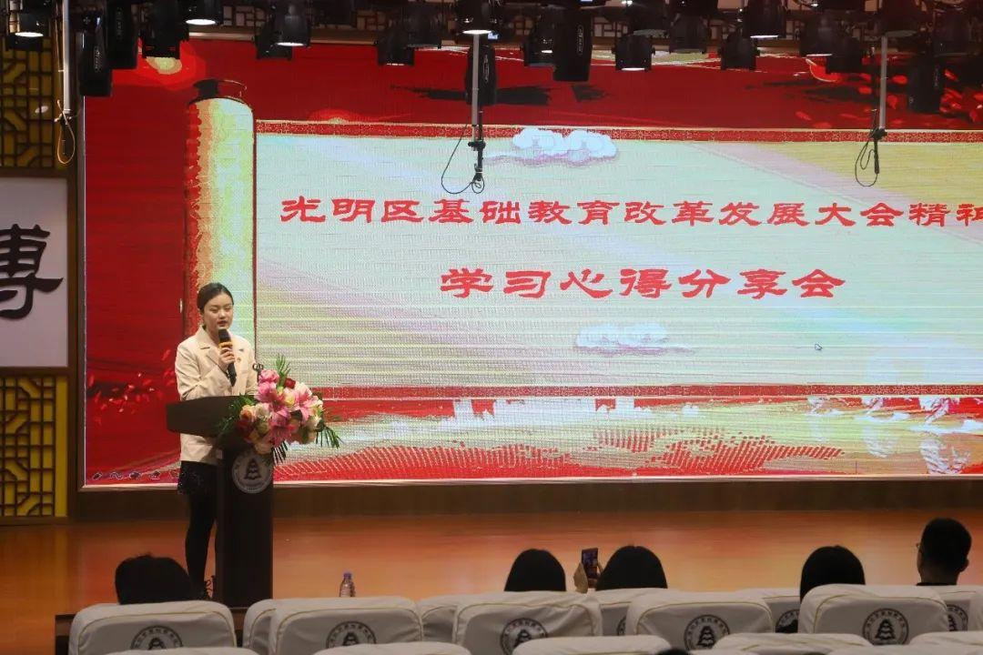 结合李松蓢学校校长刘号召在"校长讲坛"的呼吁,年级组以座谈会的形式