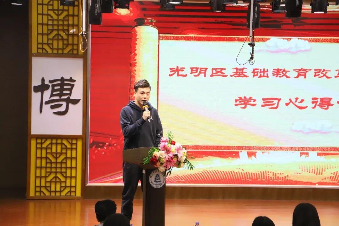 结合李松蓢学校校长刘号召在"校长讲坛"的呼吁,年级组以座谈会的形式