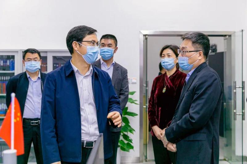 在区融媒集团,张礼卫,代金涛一行先后来到新闻部,龙岗融媒app编辑部