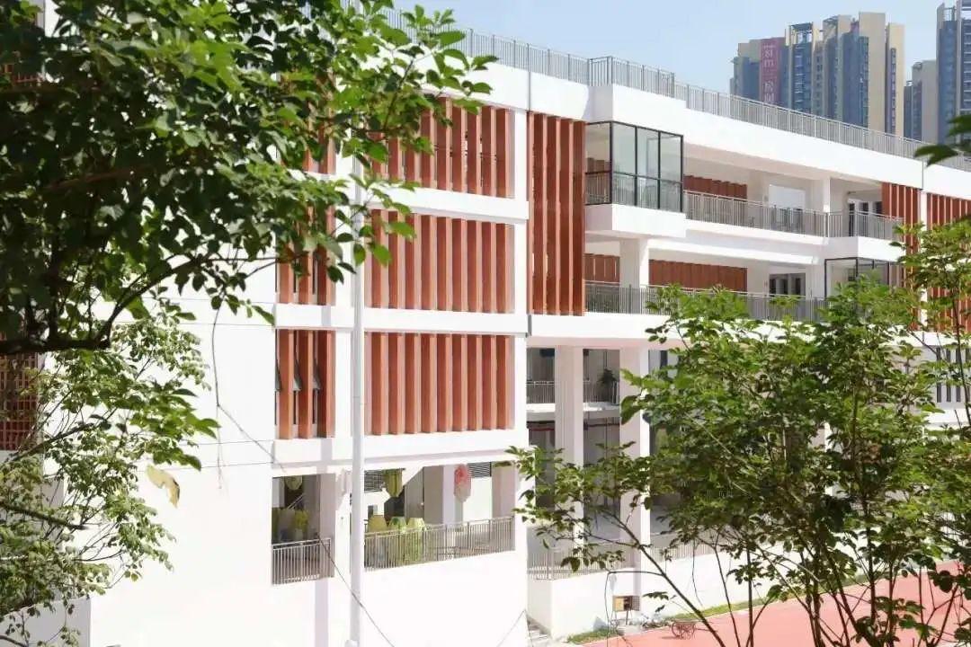 小编探校3今天未来小学上线啦
